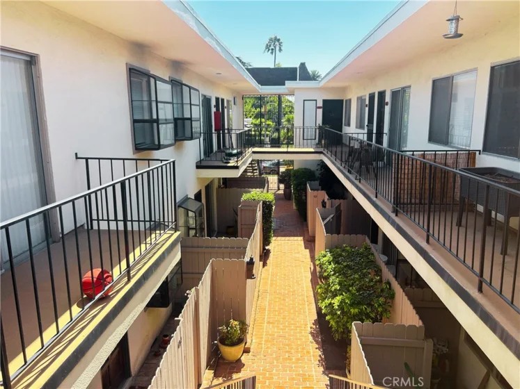 1522 S Centinela Avenue #204 photo 4
