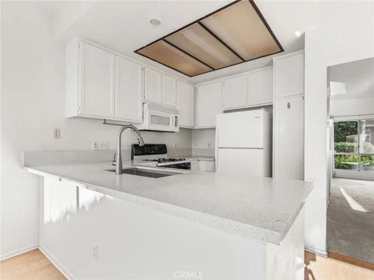 194 Greenmoor photo 12