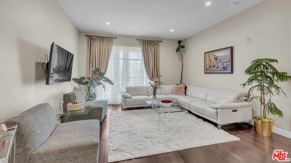 611 Caruso Avenue photo 10