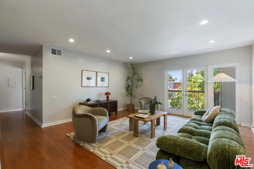 330 S Barrington Avenue #201 photo 13