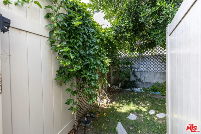 10735 Bloomfield Street #5 photo 8
