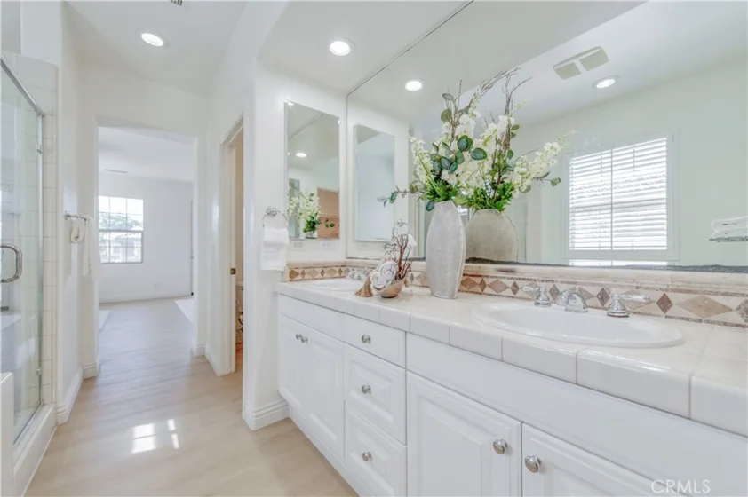 83 Twin Gables photo 40
