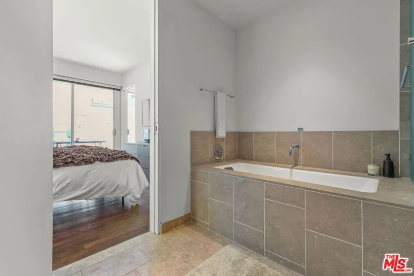 6250 Hollywood Boulevard #6L photo 19