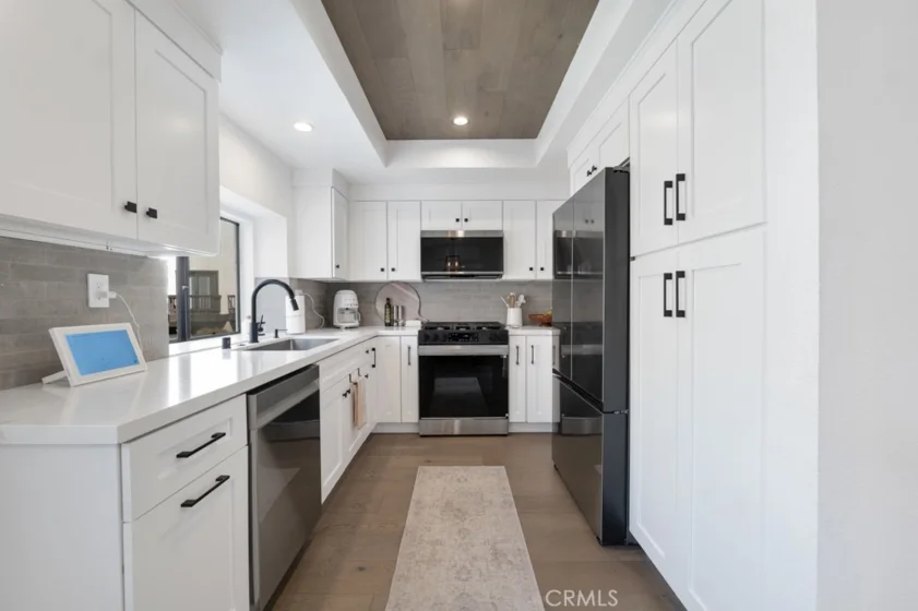 21931 Burbank Boulevard #25 photo 15