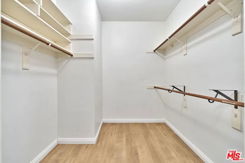 420 S Barrington Avenue #102 photo 28