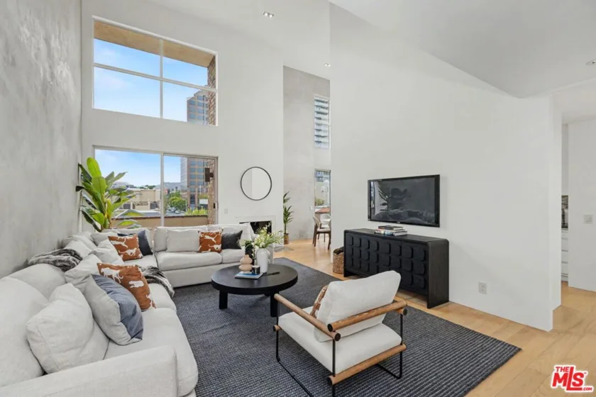 1271 Granville Avenue #401 photo 1