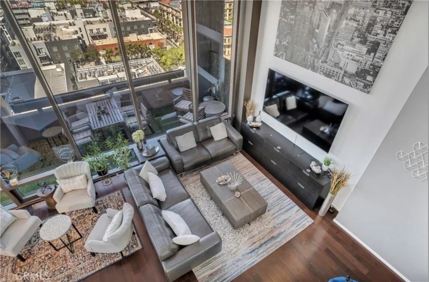 1100 Wilshire Boulevard #1701 photo 1