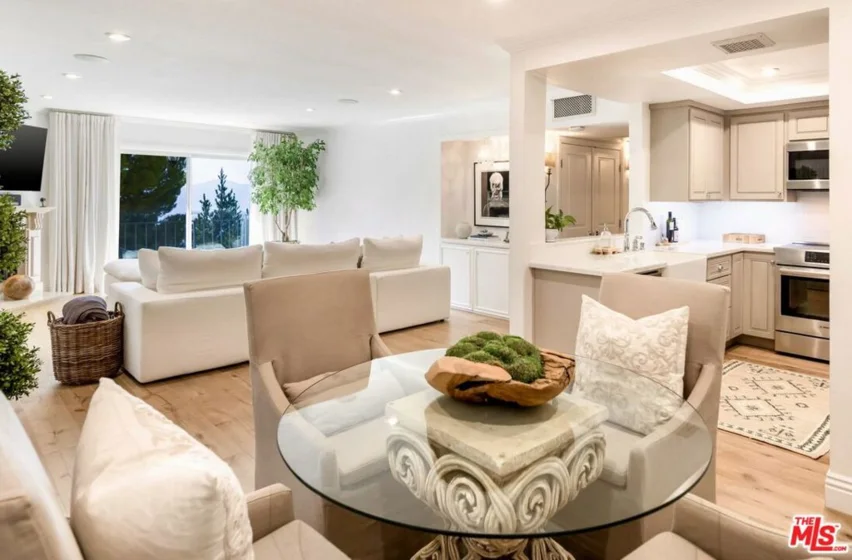 2385 Roscomare Road #D3 photo 15