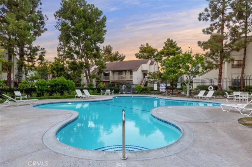 10580 N Lakeside Drive #J photo 1