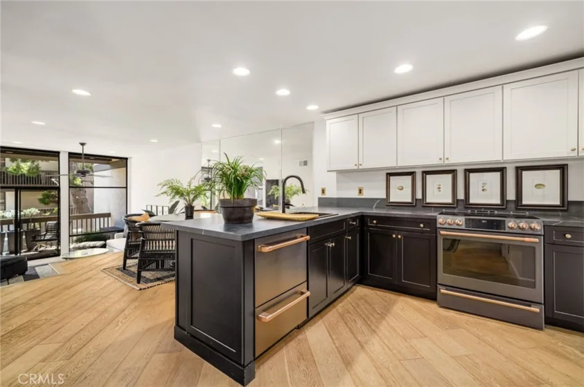 6112 N Marina Pacifica photo 10