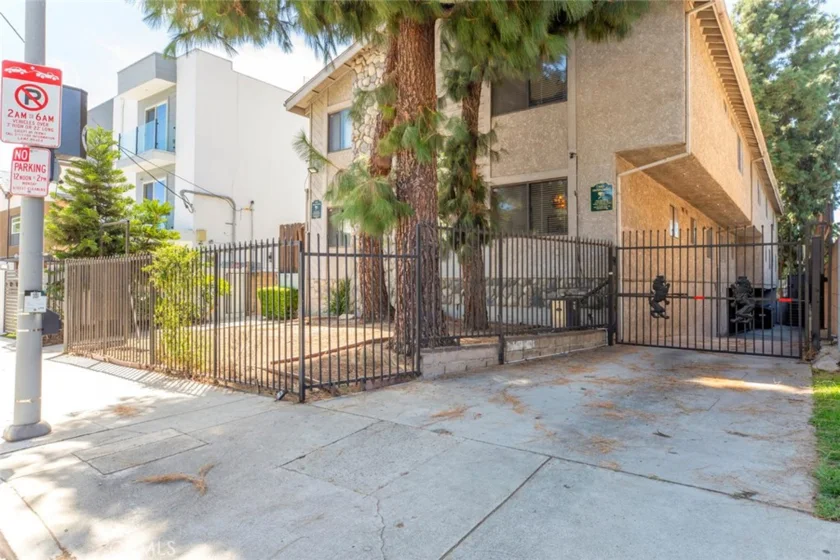 6847 Haskell Avenue #1 photo 2