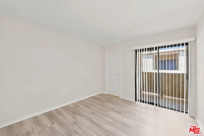 14937 Sherman Way #2 photo 44