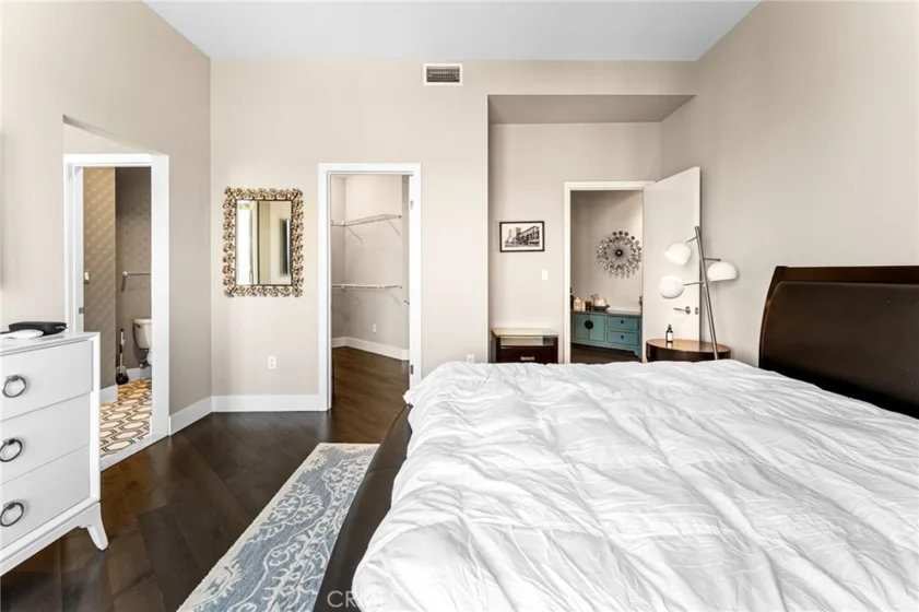 1100 Wilshire #2702 photo 4