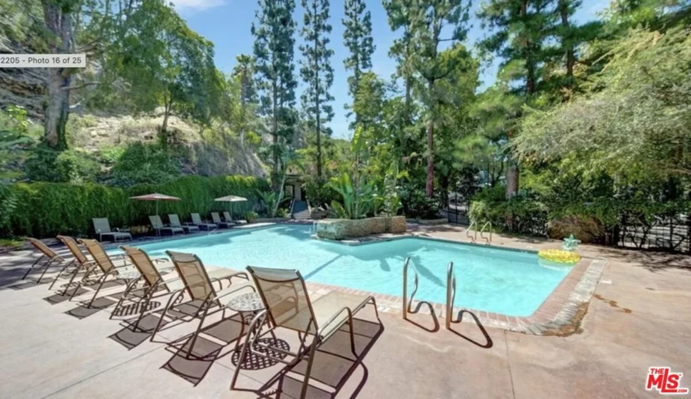 2700 Cahuenga Boulevard #2205 photo 2