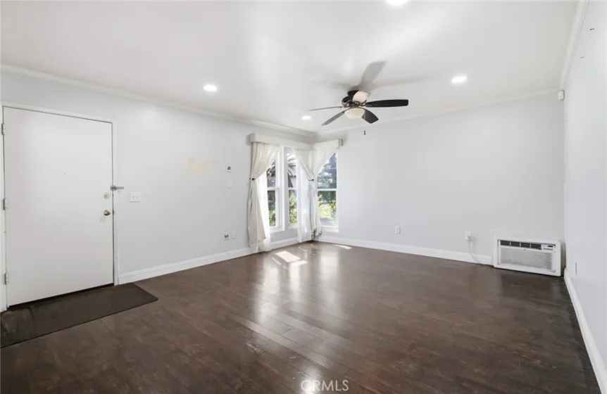 1800 E Heim #29 photo 4