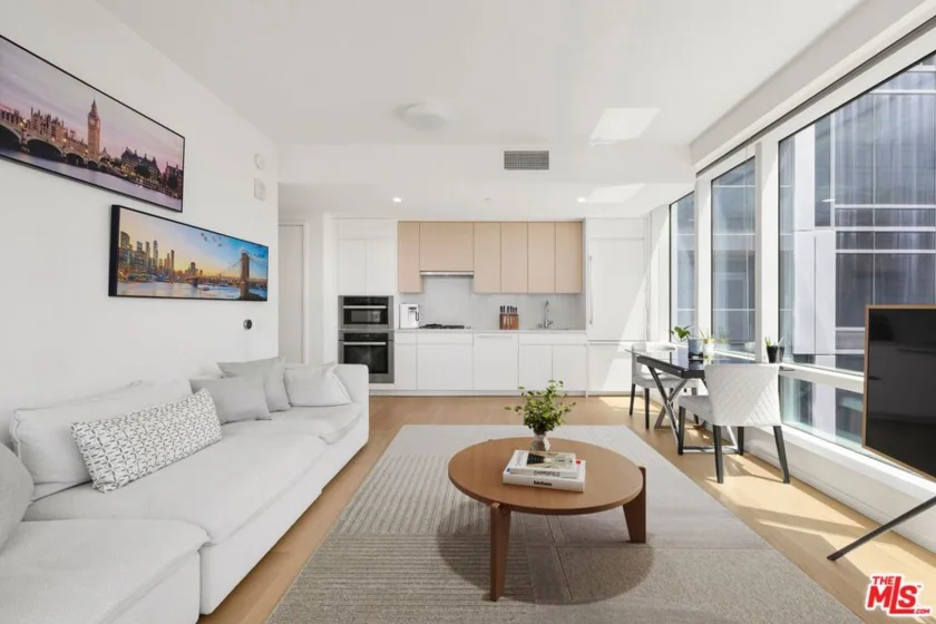 877 Francisco Street #1811 photo 3
