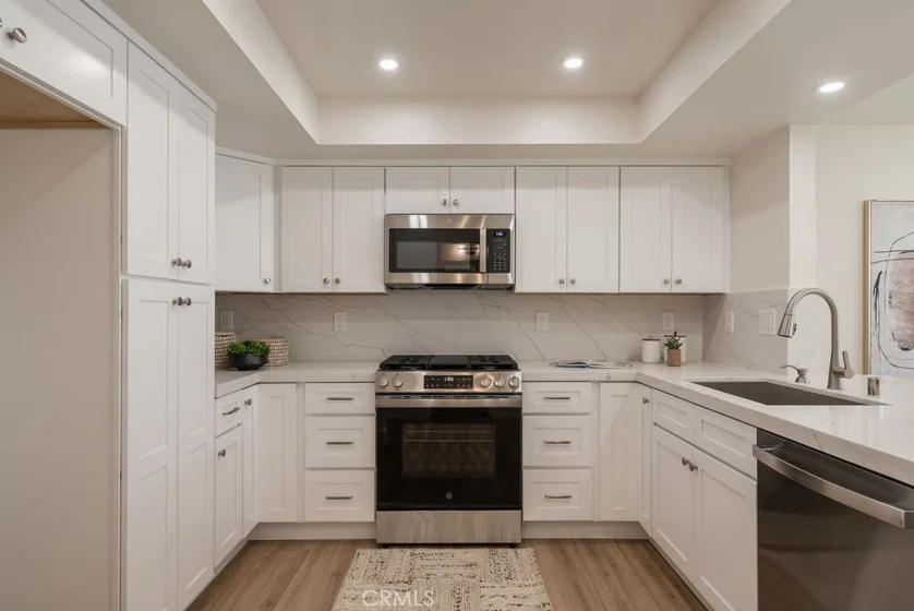 18644 Applewood photo 12