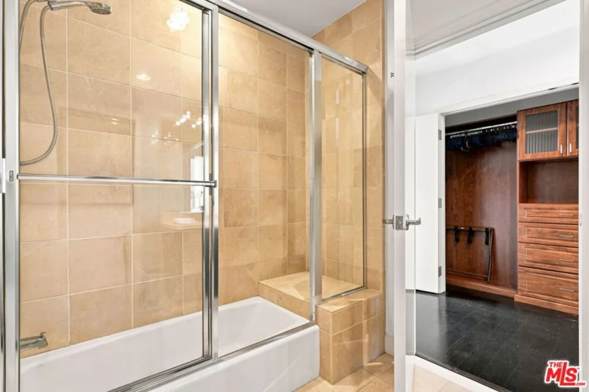 10800 Wilshire Boulevard #403 photo 43