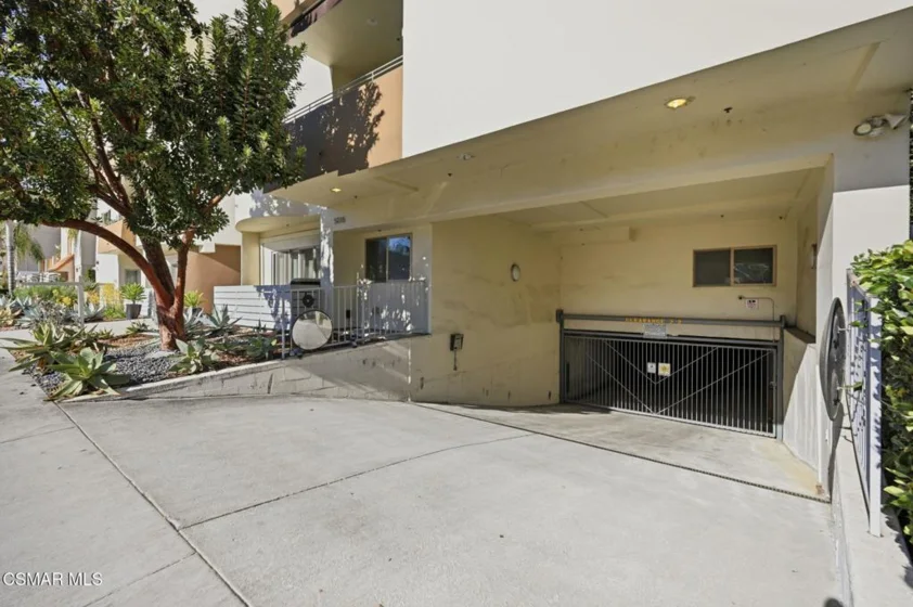 5016 Bakman Avenue #104 photo 37