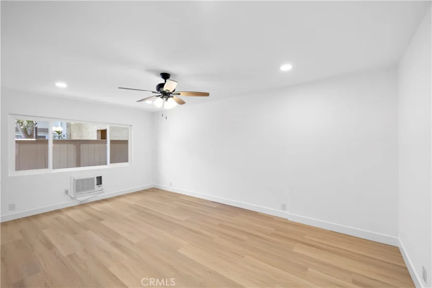 655 W 6th #A photo 7
