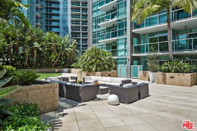 13650 Marina Pointe Drive #404 photo 38