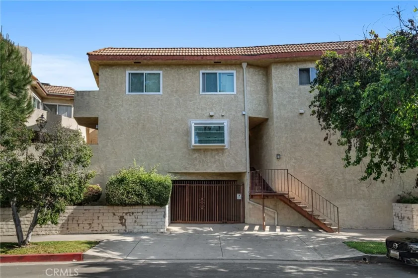 6438 Hazeltine Avenue #6 photo 3
