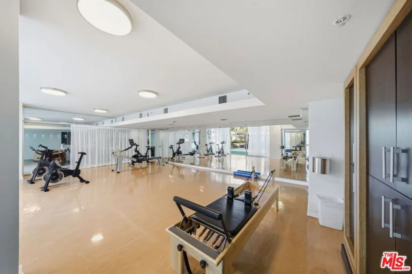 13700 Marina Pointe Drive #1526 photo 31