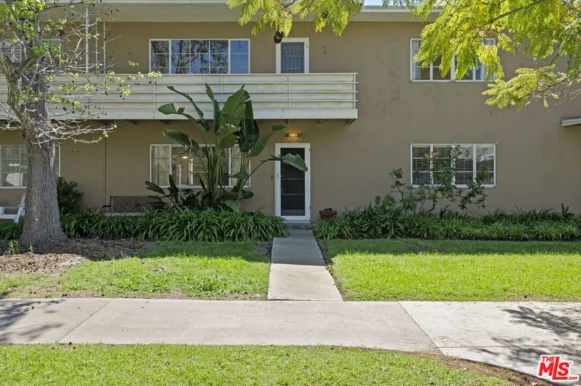 5464 Village Green photo 36