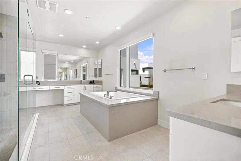 16311 Veterans Way photo 30