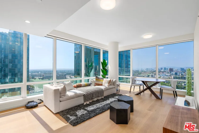 877 Francisco Street #1811 photo 1