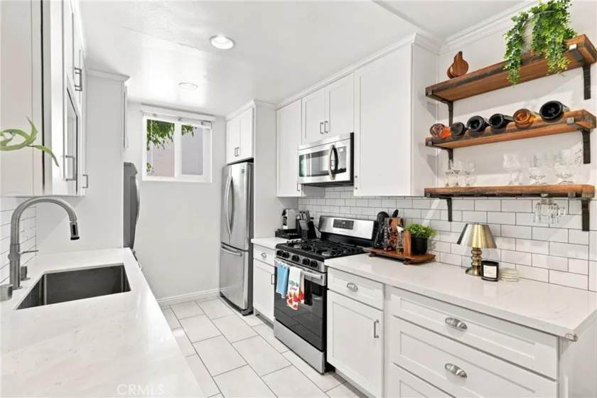 1827 Greenfield Avenue #105 photo 4
