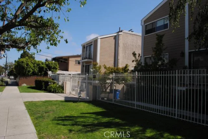 4125 Inglewood Boulevard #6 photo 1