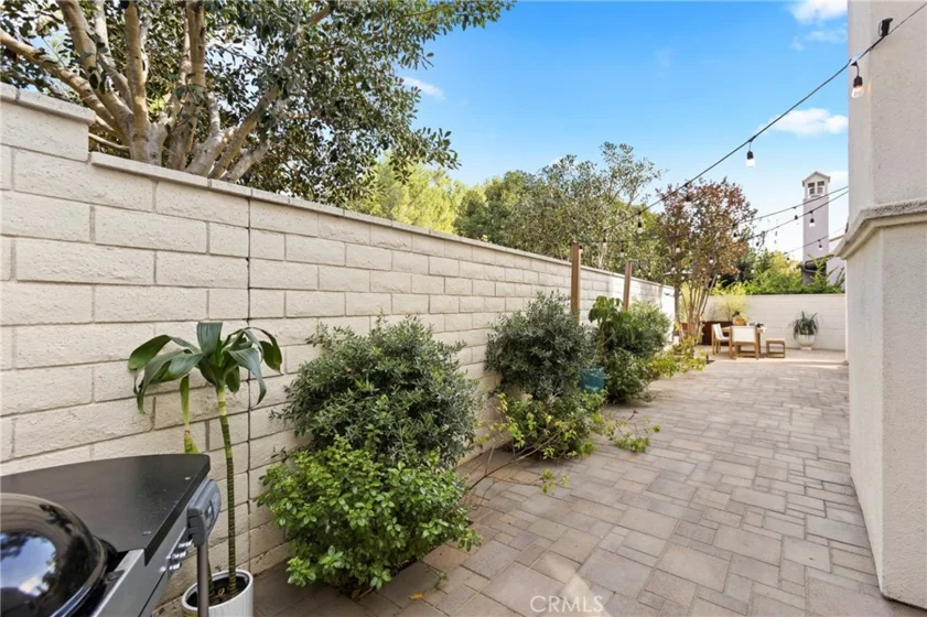 205 Mantle photo 35
