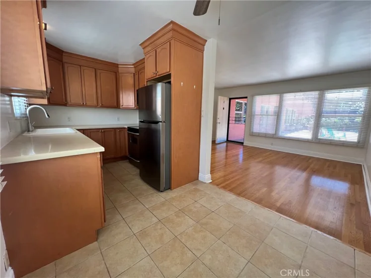 1023 E 1st #17 photo 10