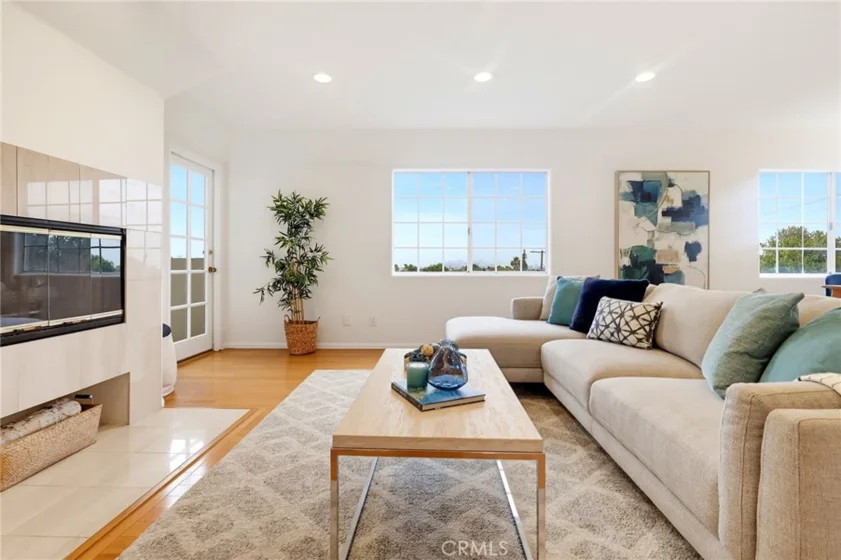 1073 W 9th Street #202 photo 11