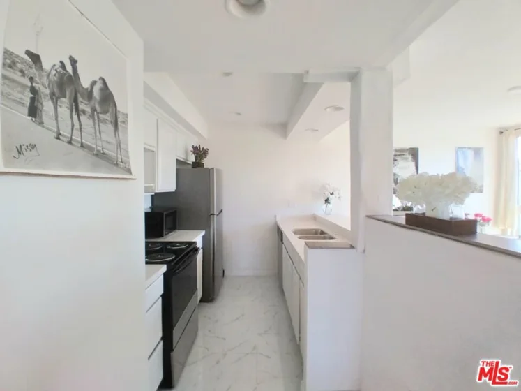 911 N Kings Road #310 photo 11