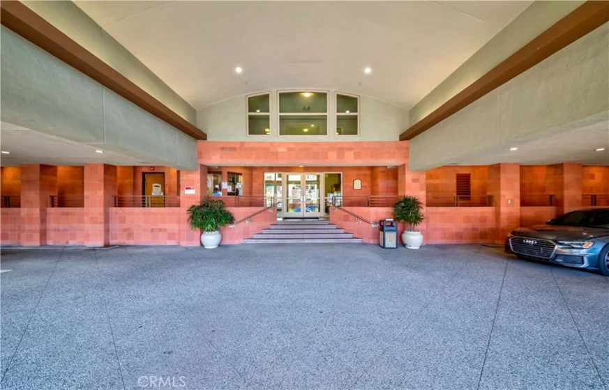 100 S Alameda Street #321 photo 39