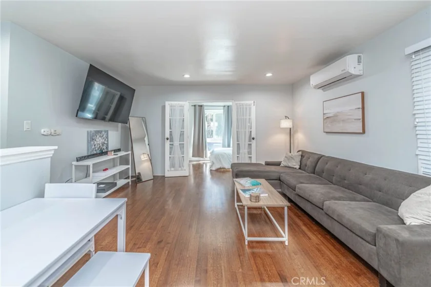 325 Cedar photo 18