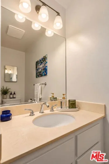 637 Wilcox Avenue #1E photo 8