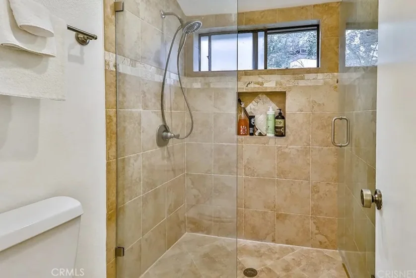 21931 Burbank #23 photo 17