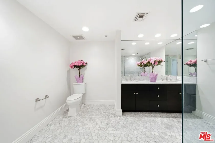 10660 Wilshire Boulevard #805 photo 48