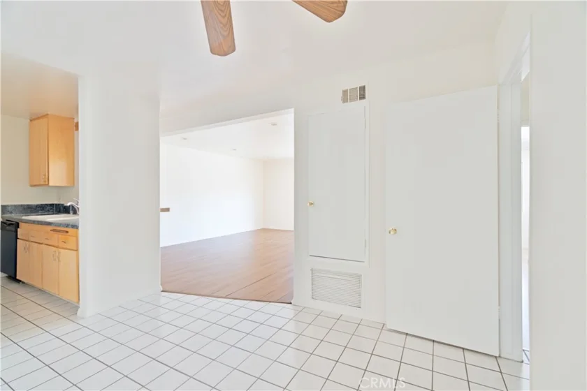 5460 White Oak Avenue #E129 photo 10