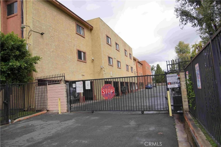 1021 W Bishop #212/I photo 24