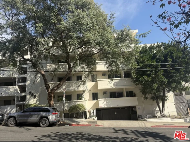 960 Larrabee Street #321 photo 1