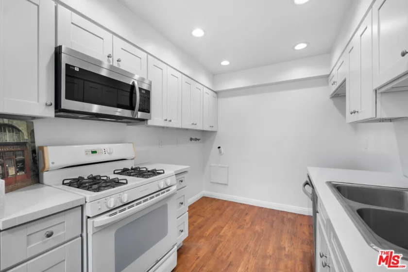 1425 W 12th Street #157 photo 26