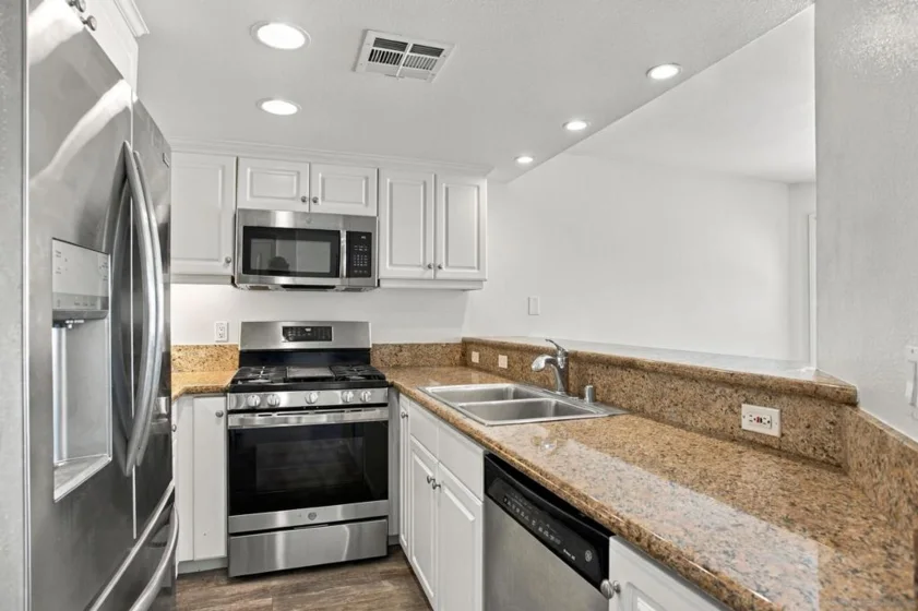 555 Eaton Street #G photo 9