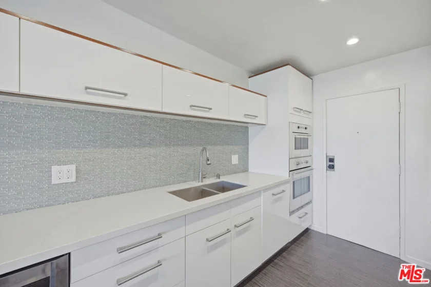 1121 N Olive Drive #302 photo 15