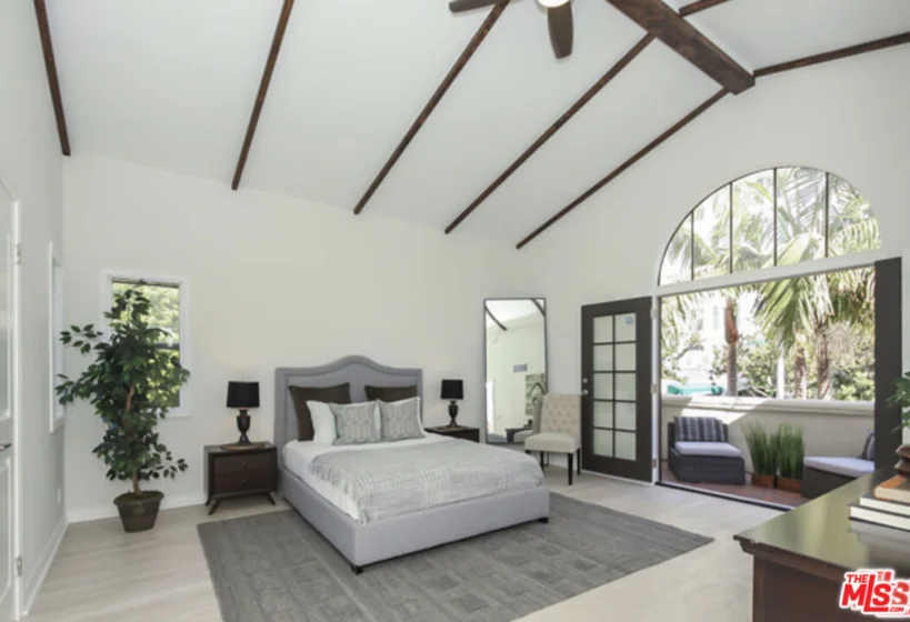 1409 Havenhurst Drive #10 photo 1