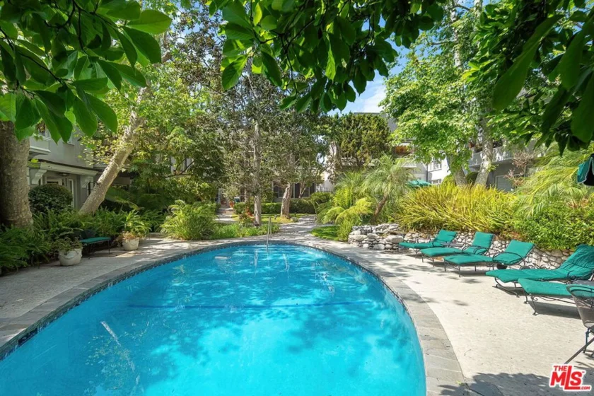 1321 N Hayworth Avenue #A photo 1