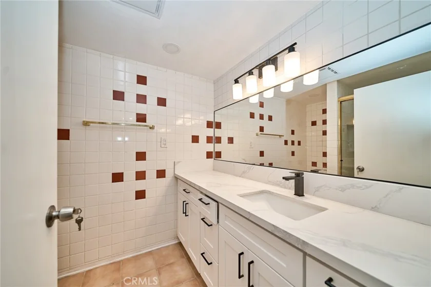 605 Redondo Avenue #203 photo 23